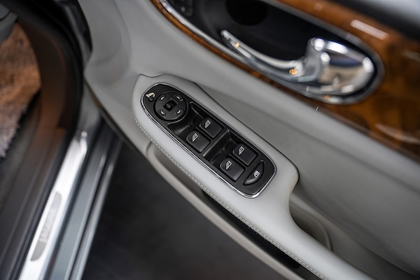 Used Jaguar XJ 2006 for sale - 76236284: Photo 27