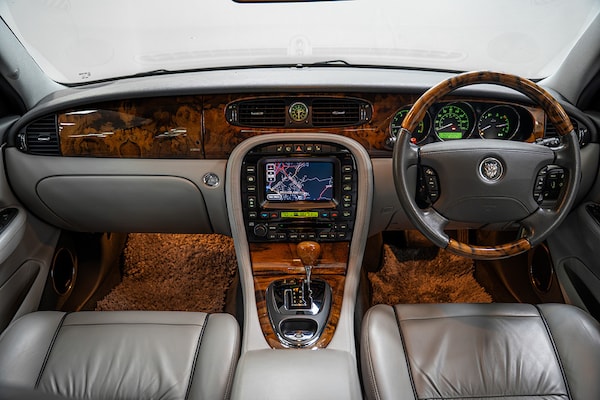 Used Jaguar XJ 2006 for sale - 76236284: Photo 32