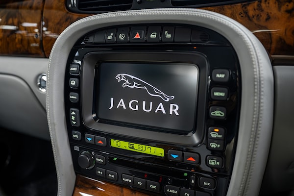 Used Jaguar XJ 2006 for sale - 76236284: Photo 38