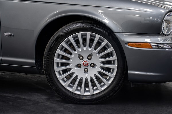 Used Jaguar XJ 2006 for sale - 76236284: Photo 4