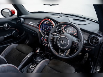 Used MINI Convertible 2023 for sale - 76320231: Photo