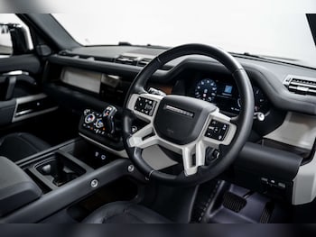 Used Land Rover Defender 110 2023 for sale - 77406617: Photo