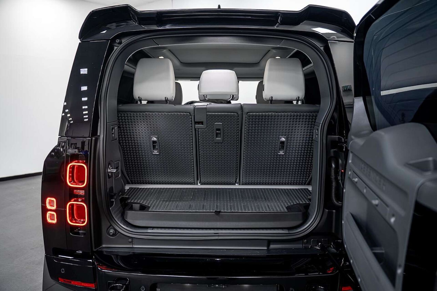 Used Land Rover Defender 2025 for sale - 77406624: Photo 18