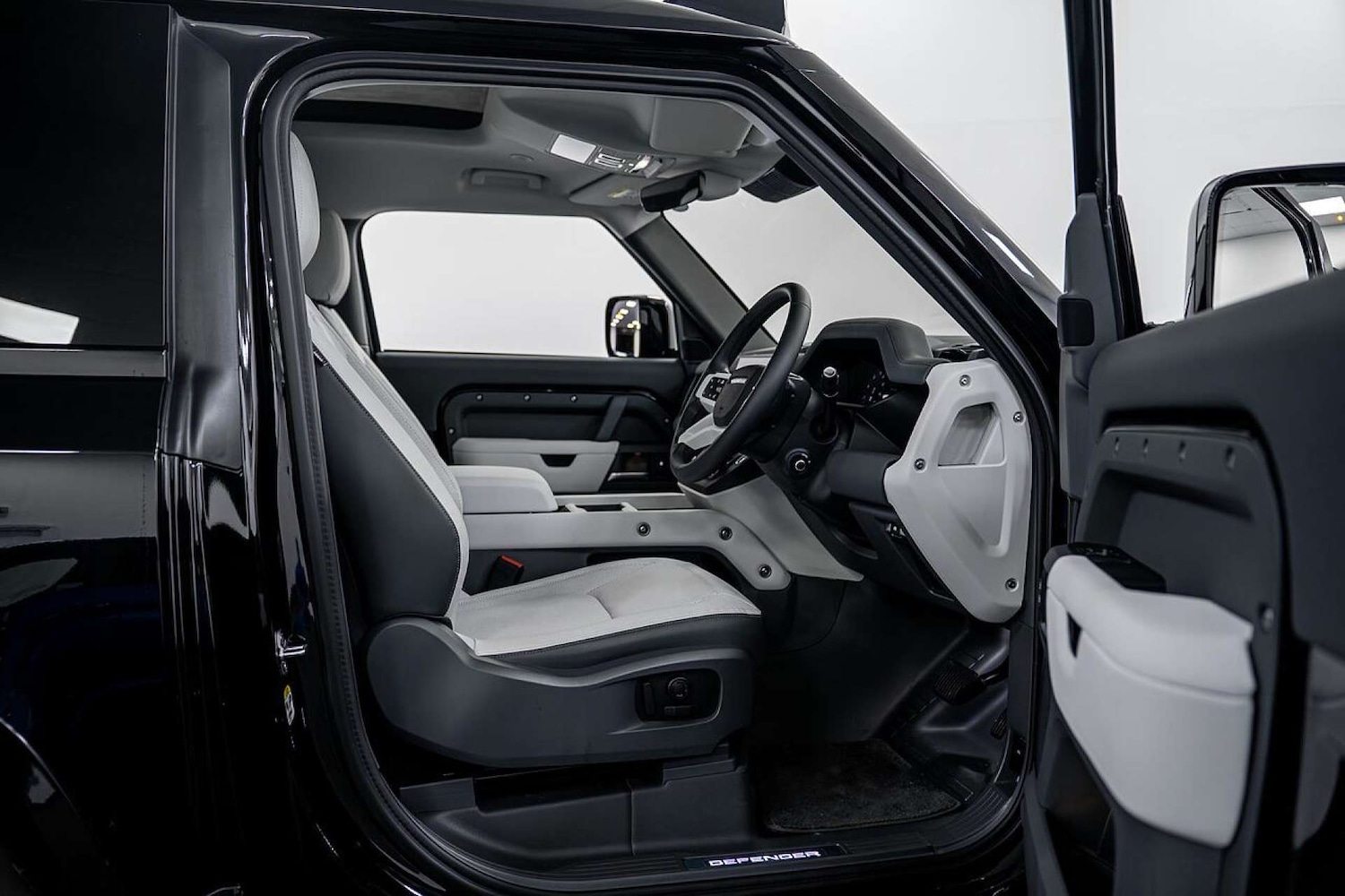 Used Land Rover Defender 2025 for sale - 77406624: Photo 24