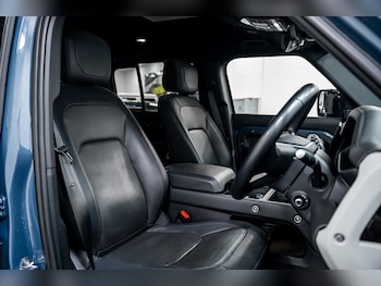 Used Land Rover Defender 110 2023 for sale - 77324477: Photo