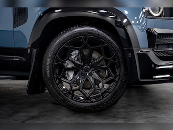 Used Land Rover Defender 110 2023 for sale - 77324477: Photo