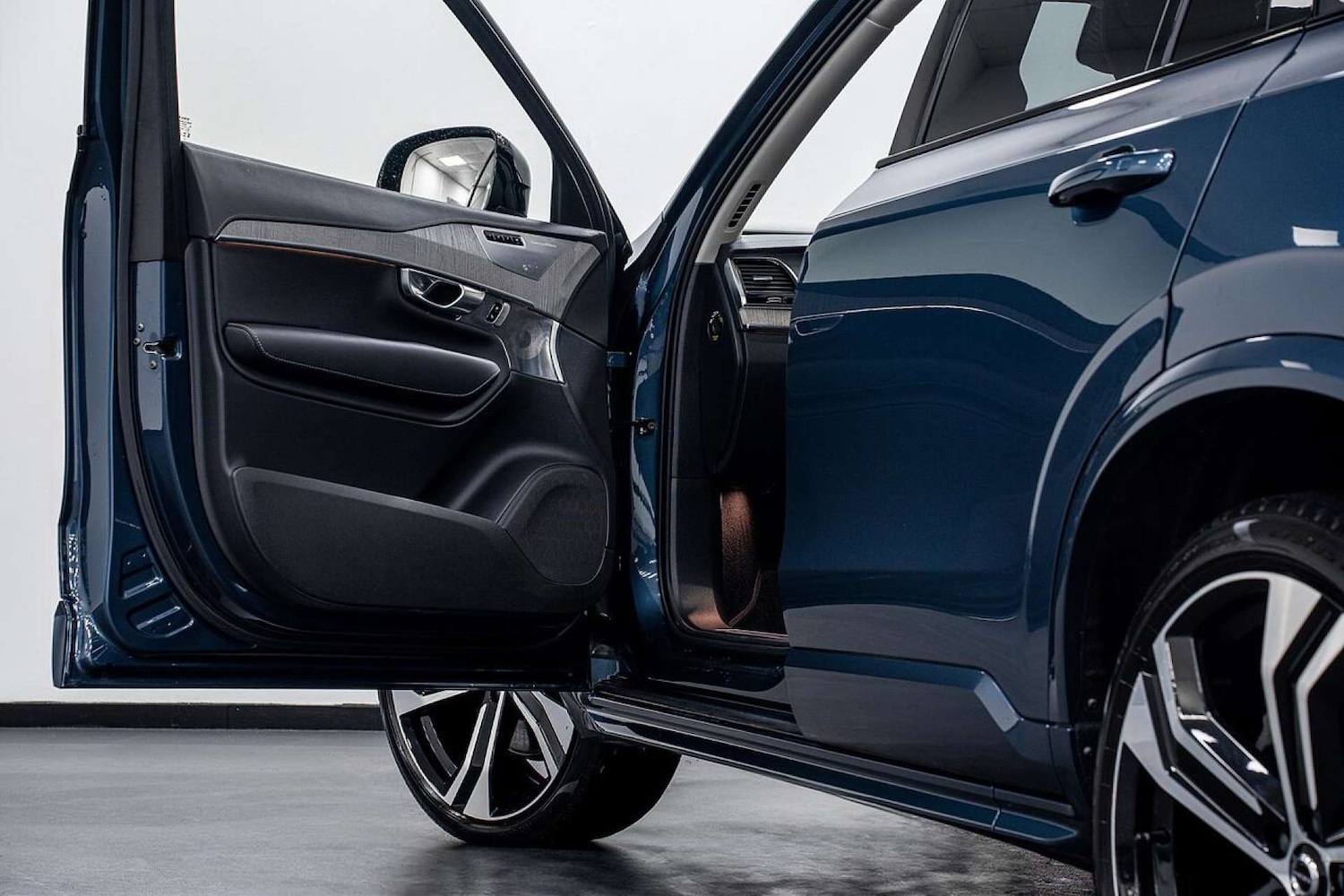 Used Volvo XC90 2023 for sale - 77406616: Photo 6