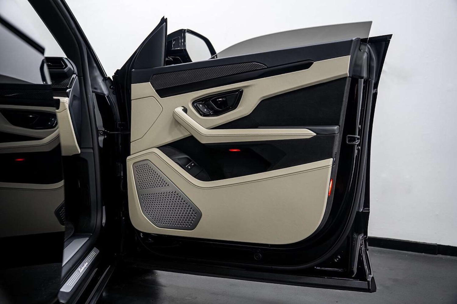 Used Lamborghini Urus 2025 for sale - 77406615: Photo 25