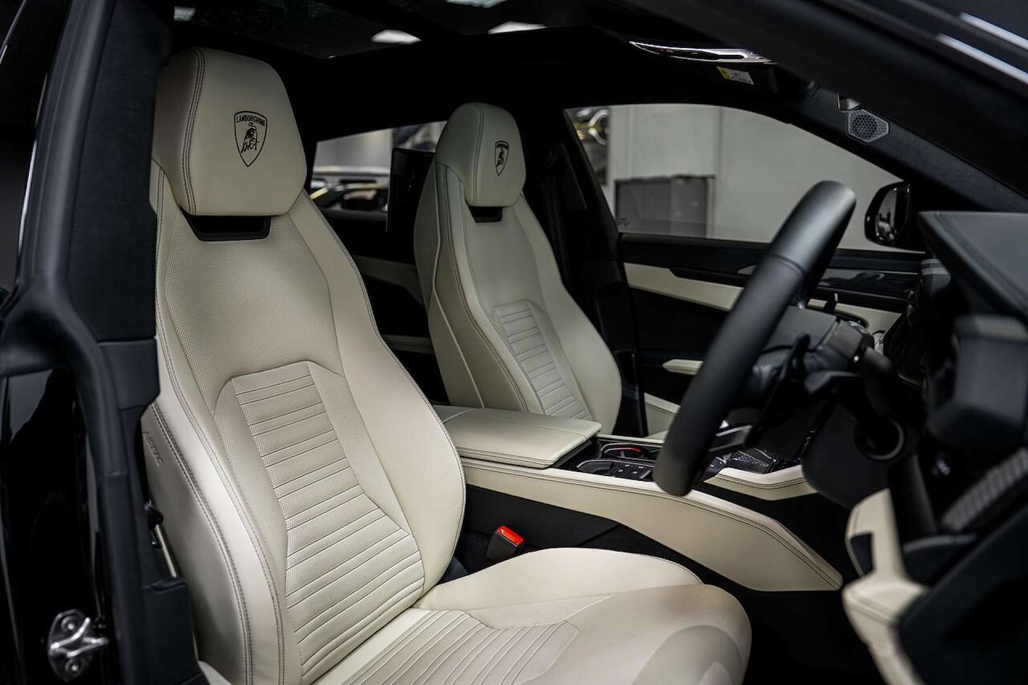 Used Lamborghini Urus 2025 for sale - 77406615: Photo 3