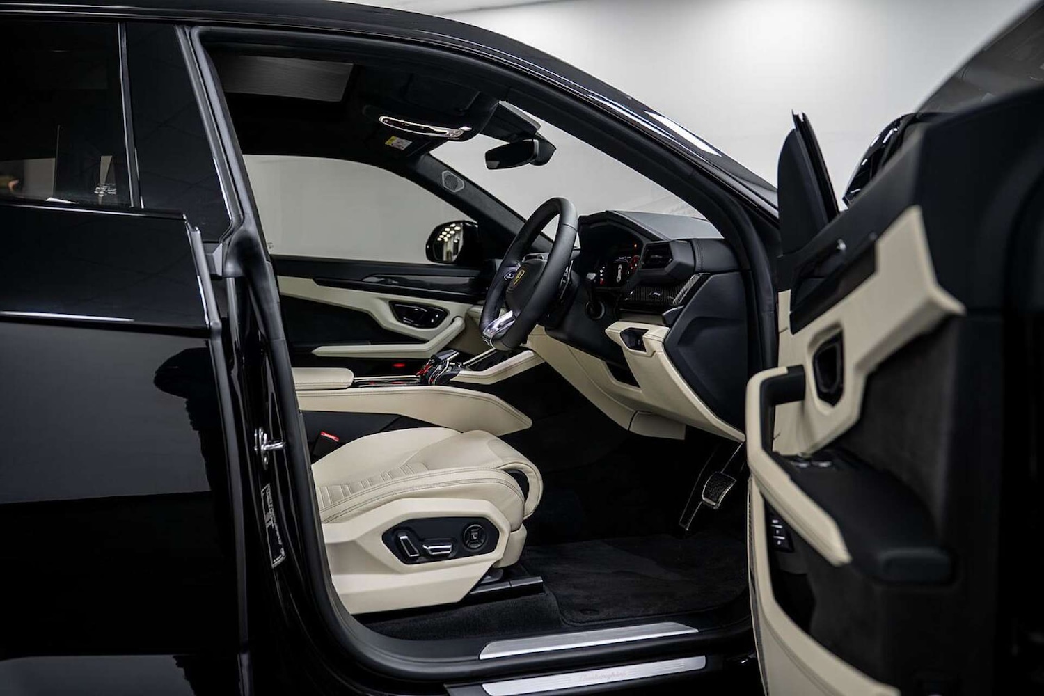 Used Lamborghini Urus 2025 for sale - 77406615: Photo 30