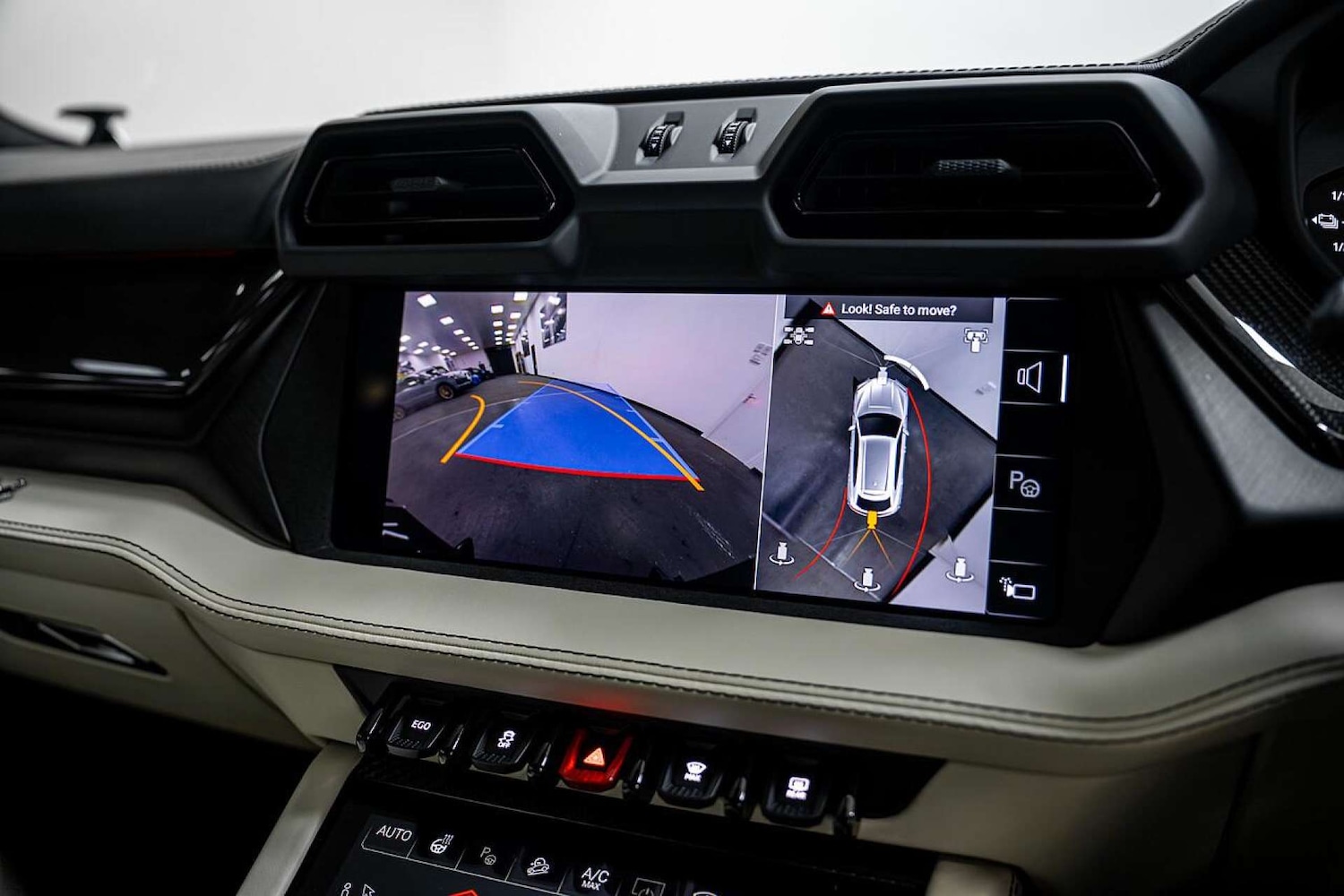 Used Lamborghini Urus 2025 for sale - 77406615: Photo 40