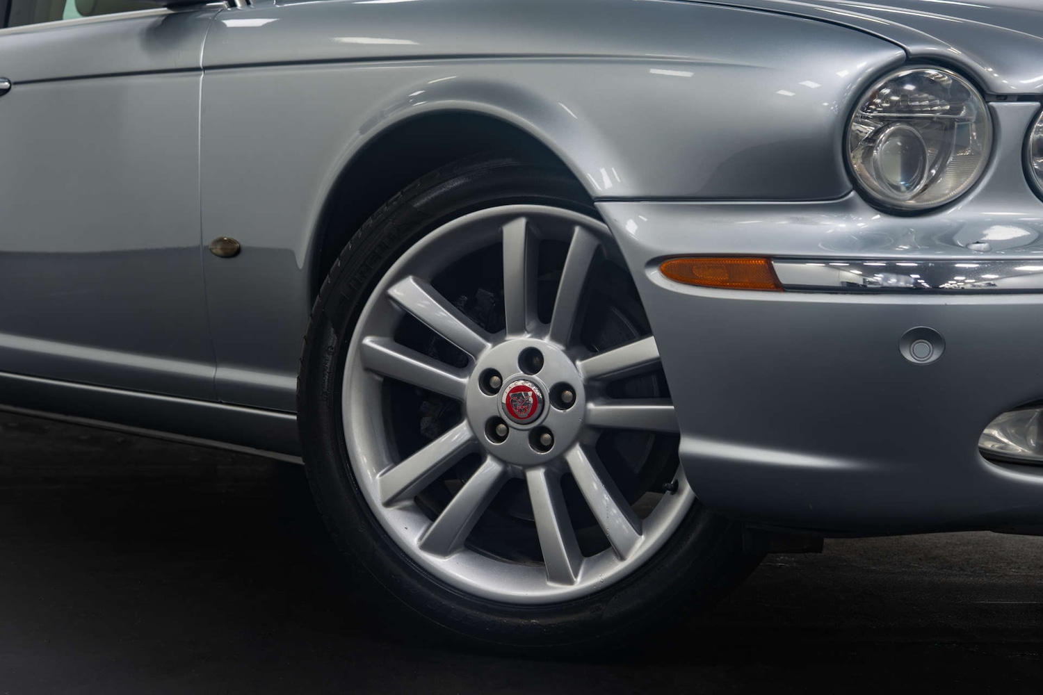 Used Jaguar XJ 2007 for sale - 77604054: Photo 2