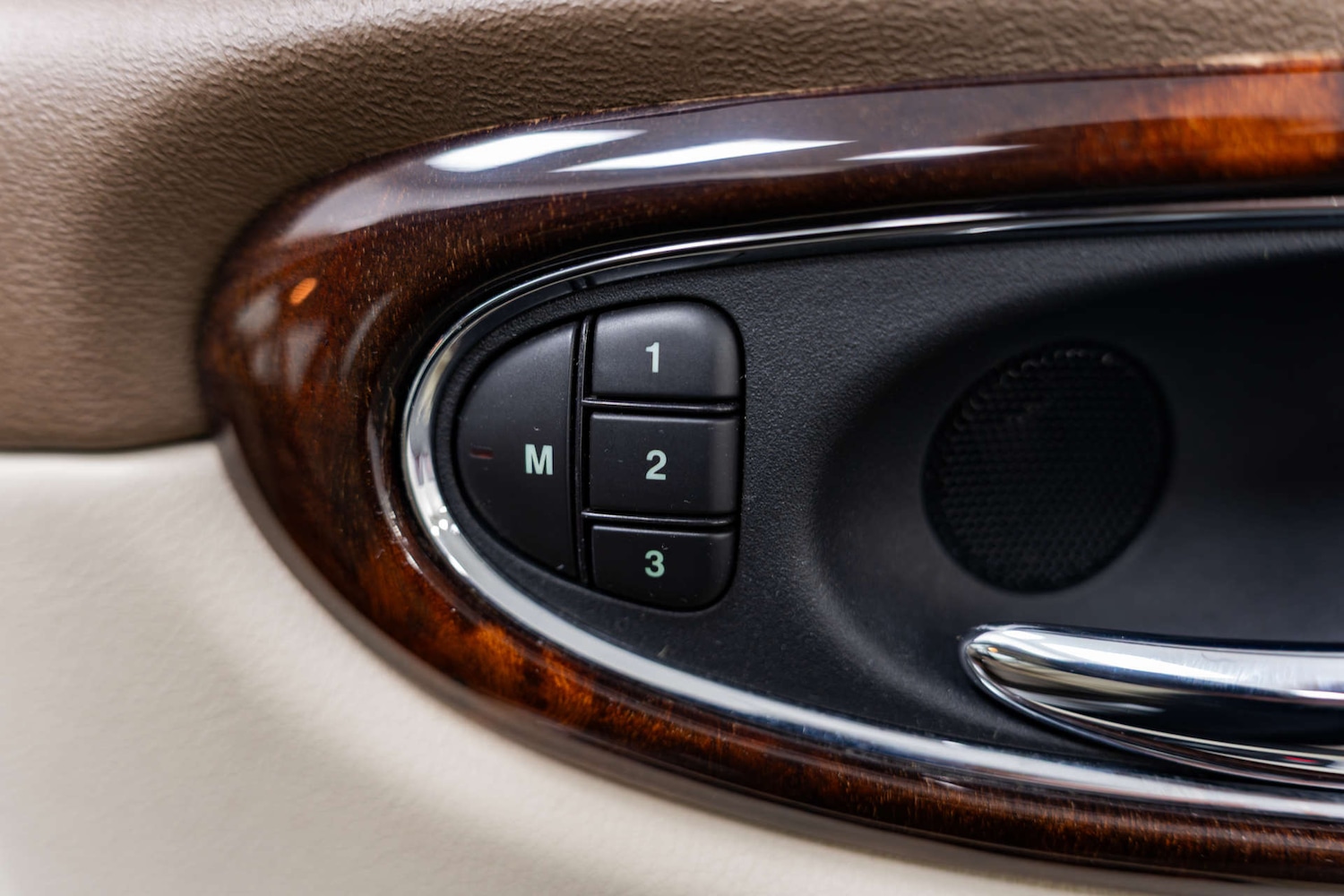 Used Jaguar XJ 2007 for sale - 77604054: Photo 25