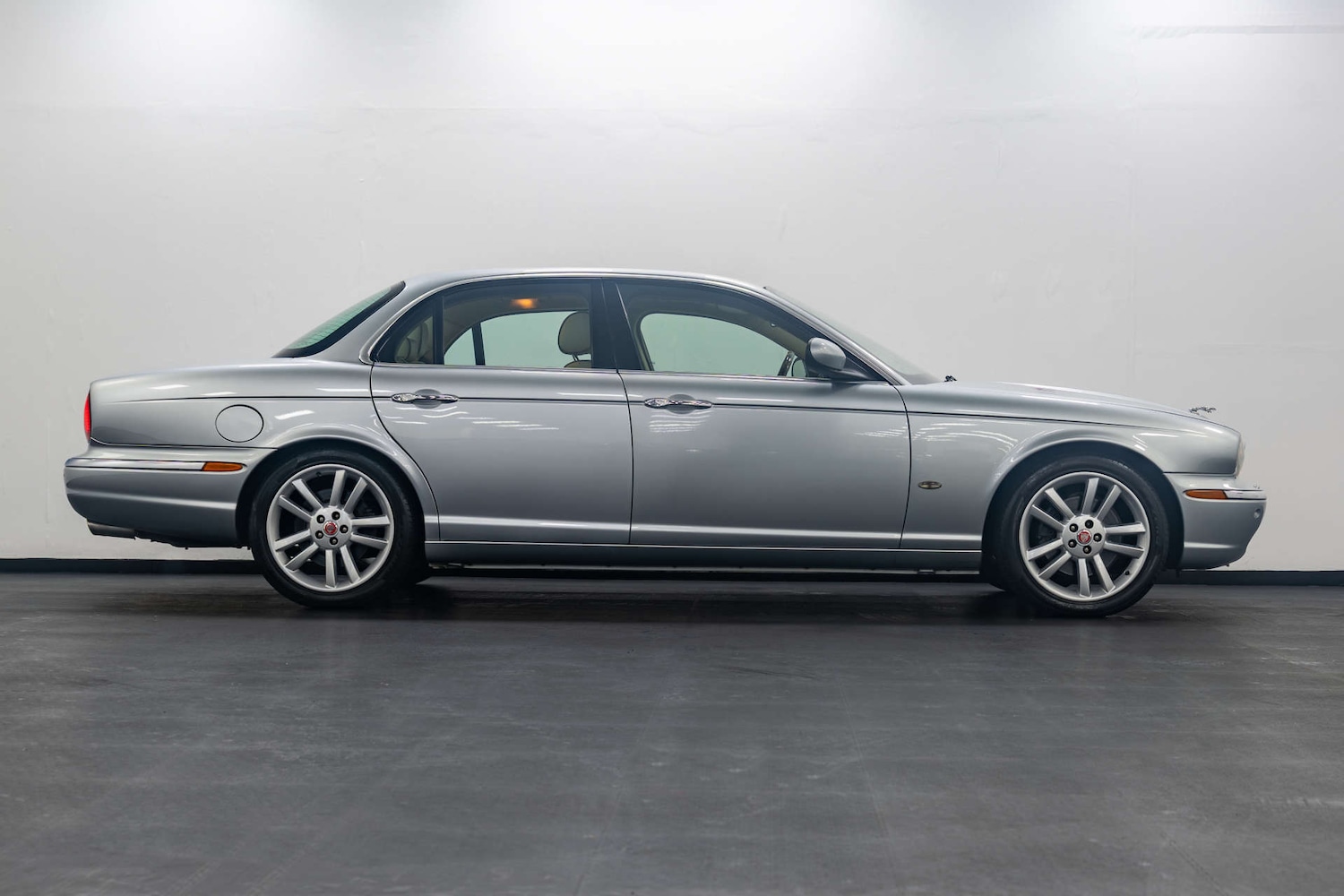 Used Jaguar XJ 2007 for sale - 77604054: Photo 6