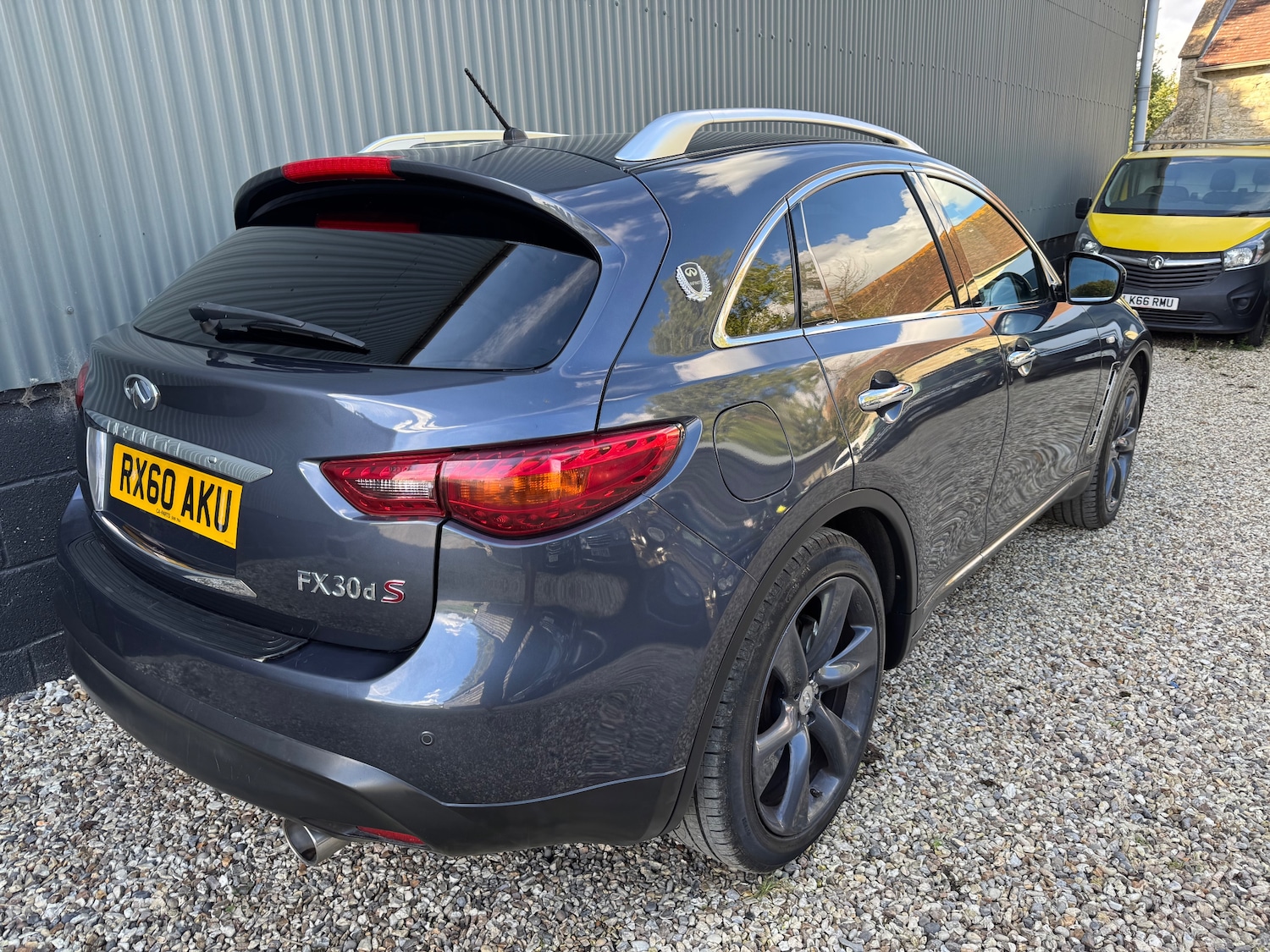 Used Infiniti FX 2010 for sale - 76730224: Photo 5