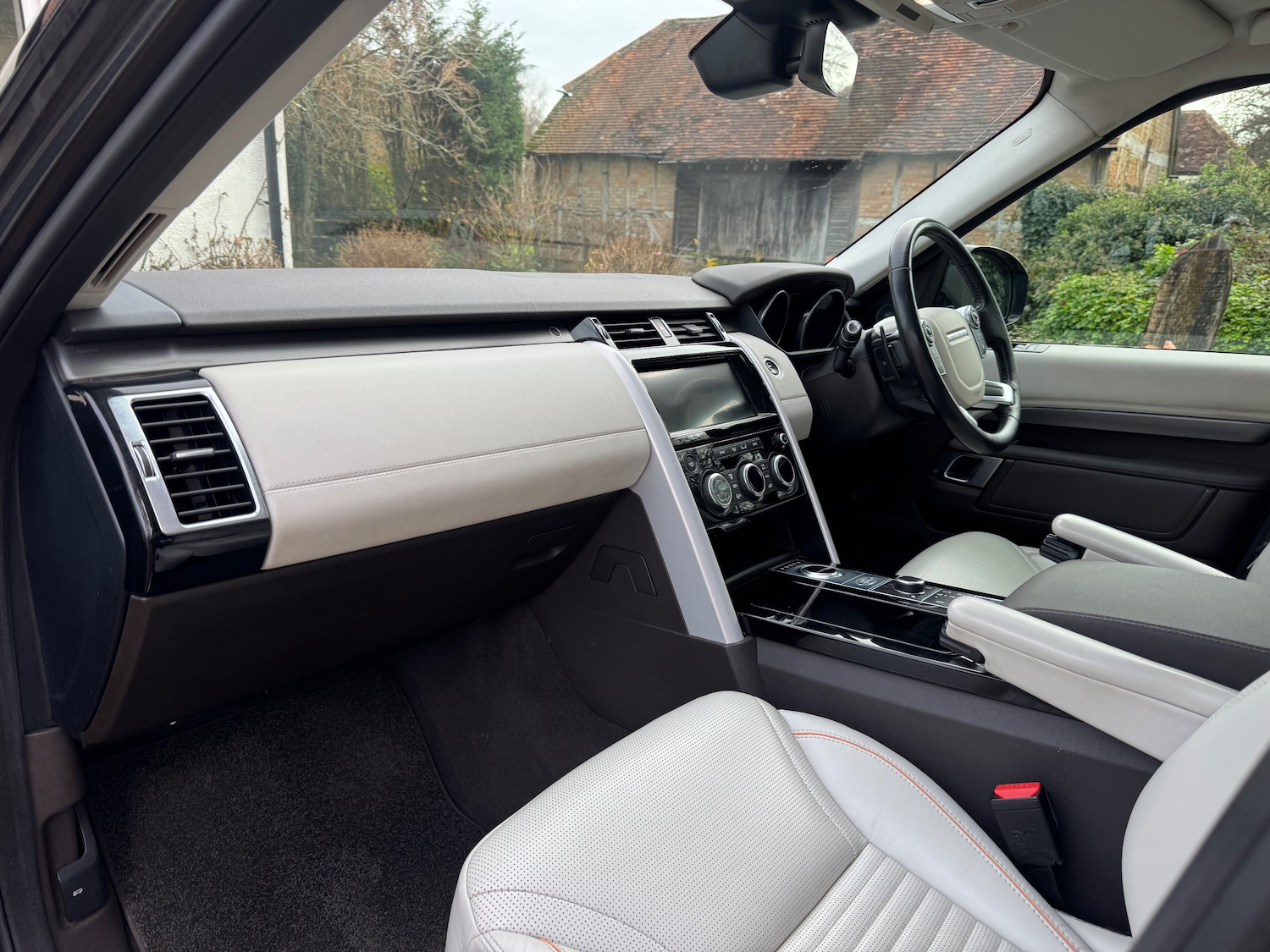 Used Land Rover Discovery 2017 for sale - 76875129: Photo 30