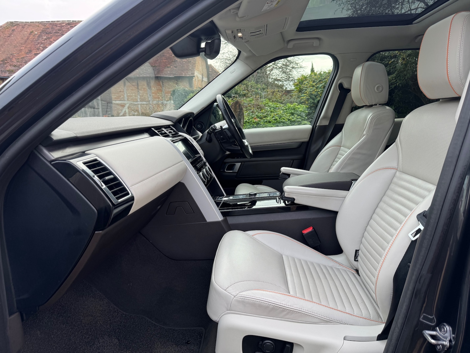 Used Land Rover Discovery 2017 for sale - 76875129: Photo 32