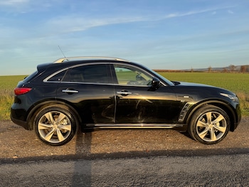 Used Infiniti QX70 2014 for sale - 76875130: Photo