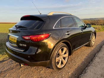 Used Infiniti QX70 2014 for sale - 76875130: Photo