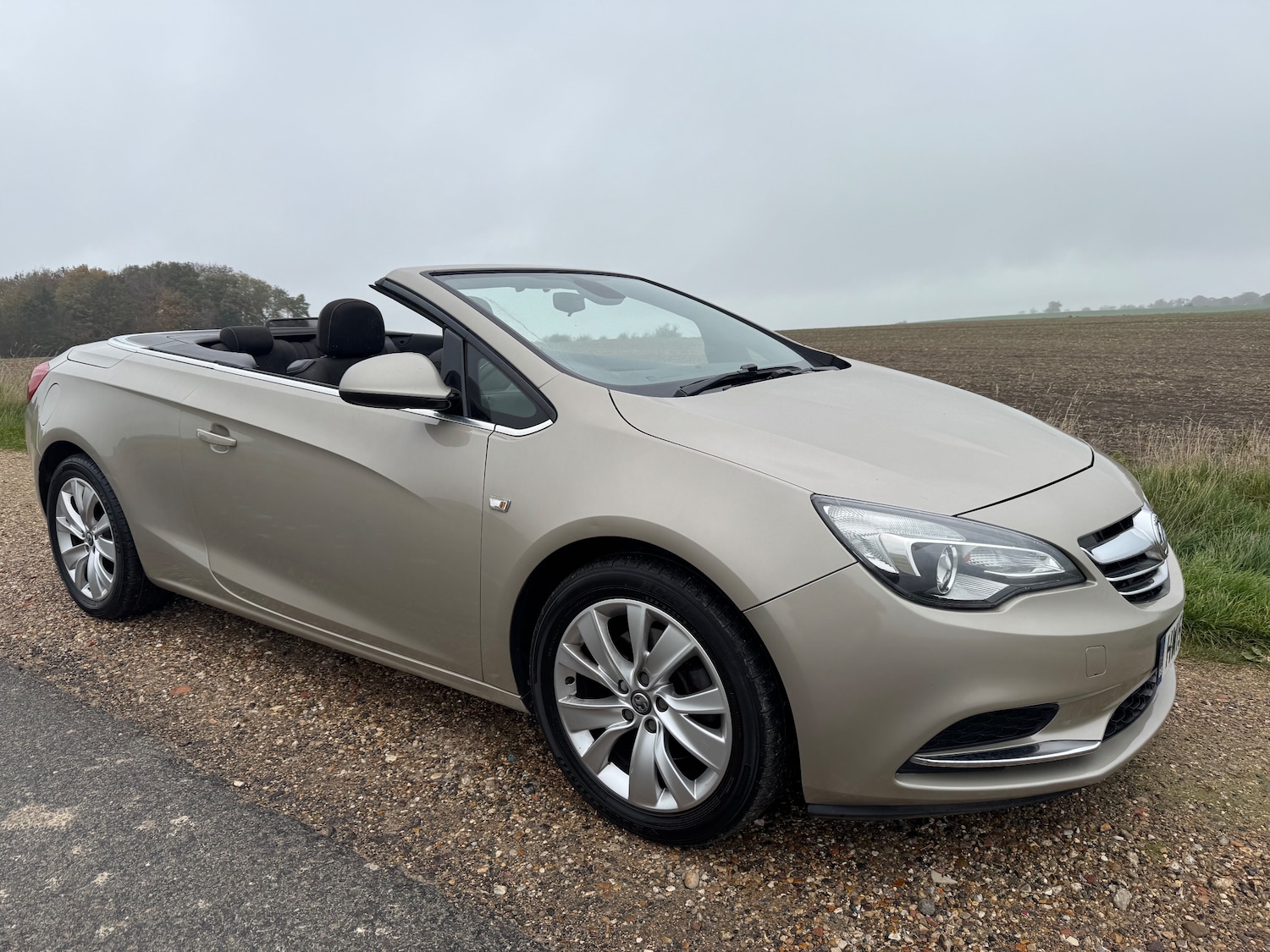 Used Vauxhall Cascada 2015 for sale - 76730236: Photo 2