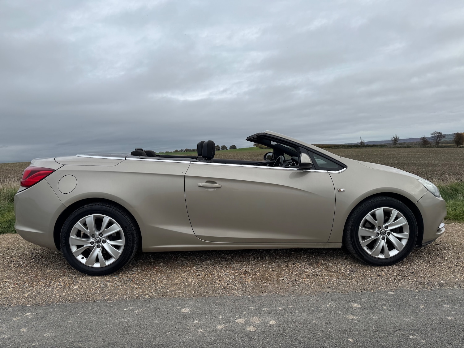 Used Vauxhall Cascada 2015 for sale - 76730236: Photo 3