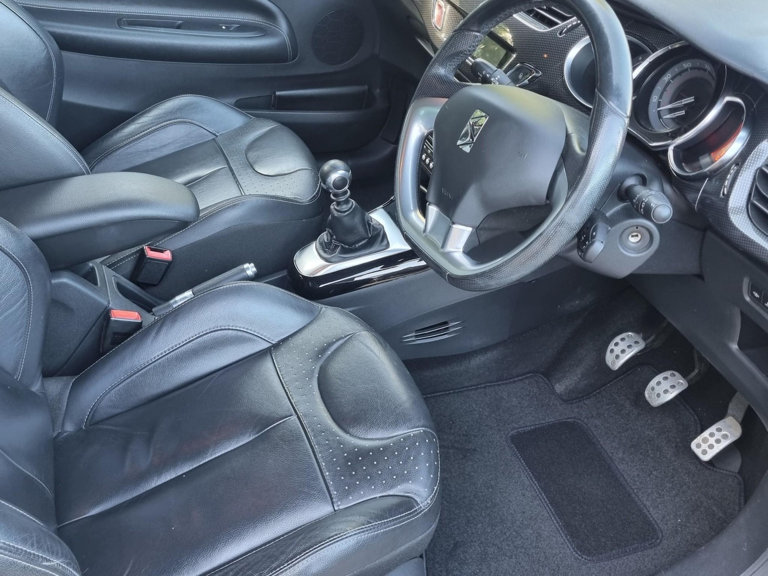 Used Citroen DS3 2012 for sale - 76172820: Photo 2