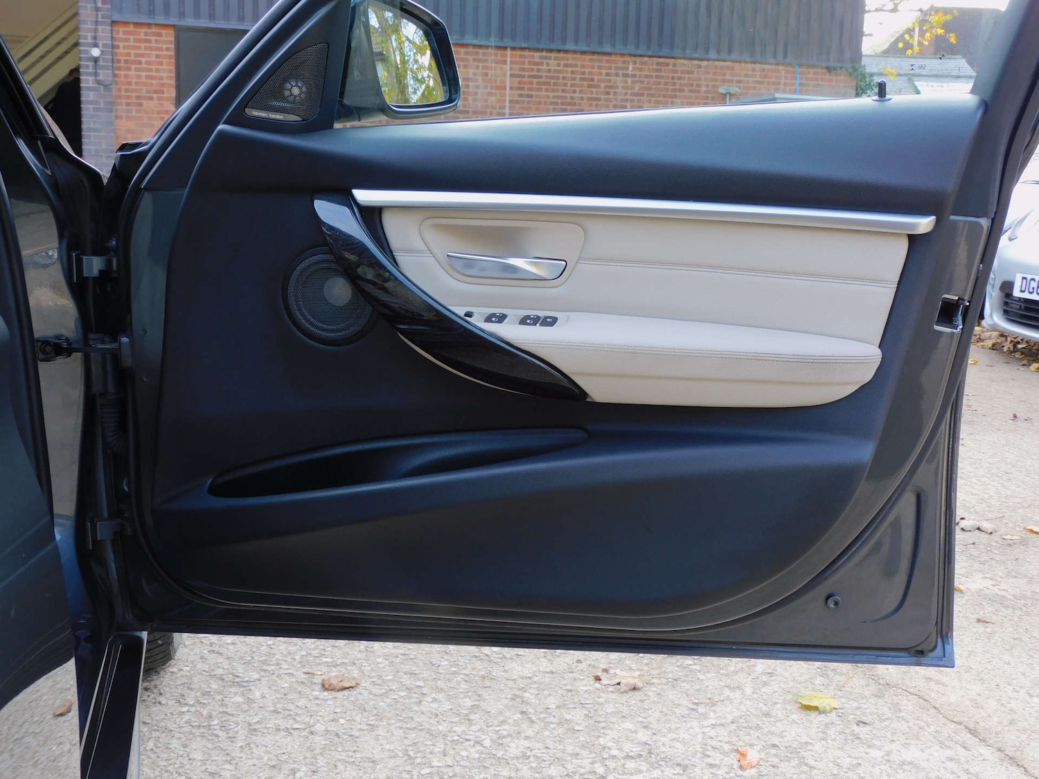 Used BMW 3 Series 2017 for sale - 76462103: Photo 26