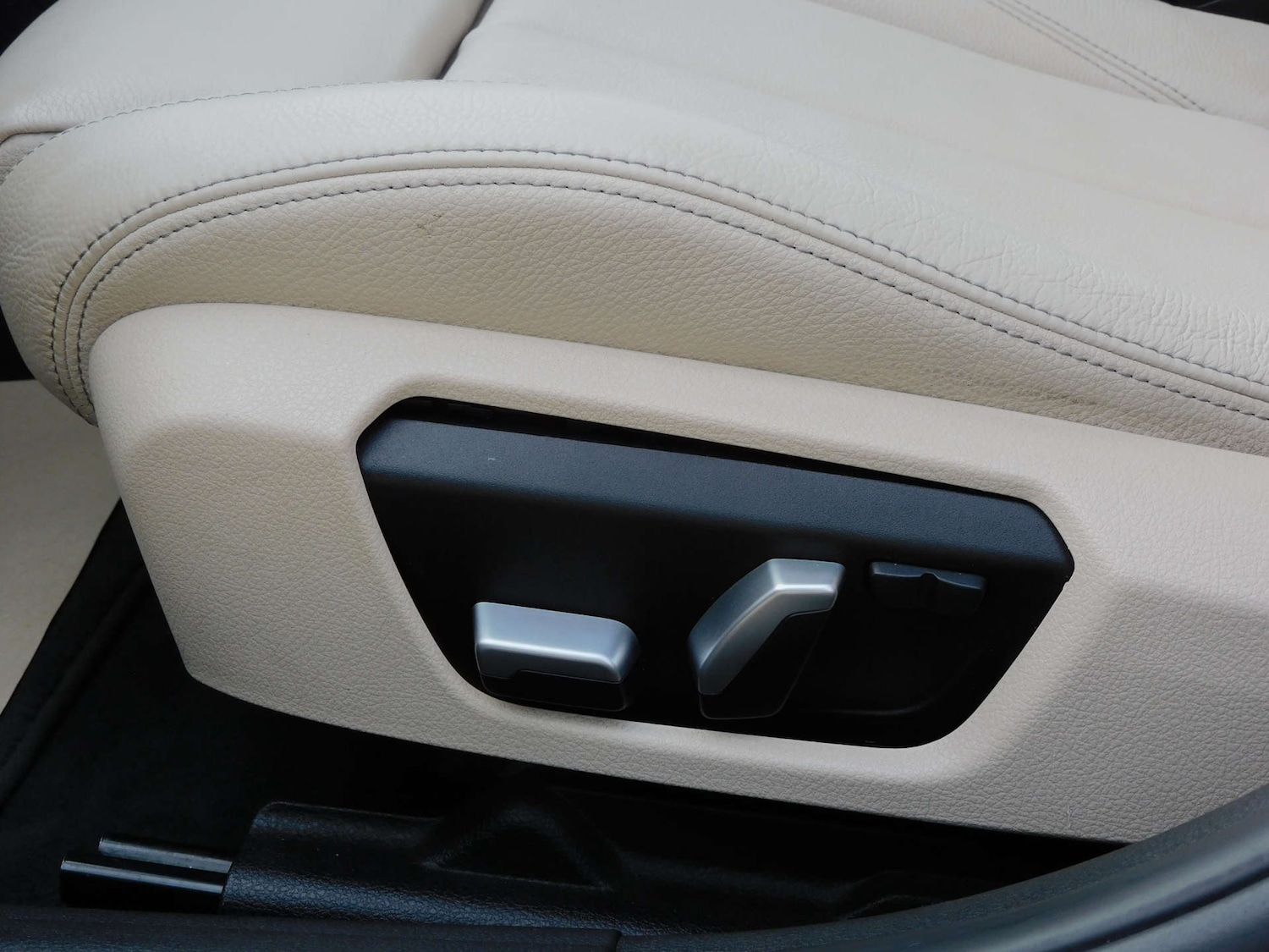 Used BMW 3 Series 2017 for sale - 76462103: Photo 33