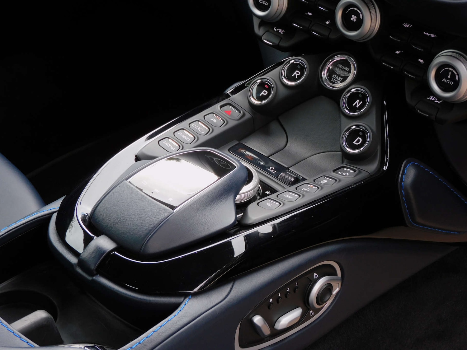 Used Aston Martin Vantage 2019 for sale - 76601142: Photo 25