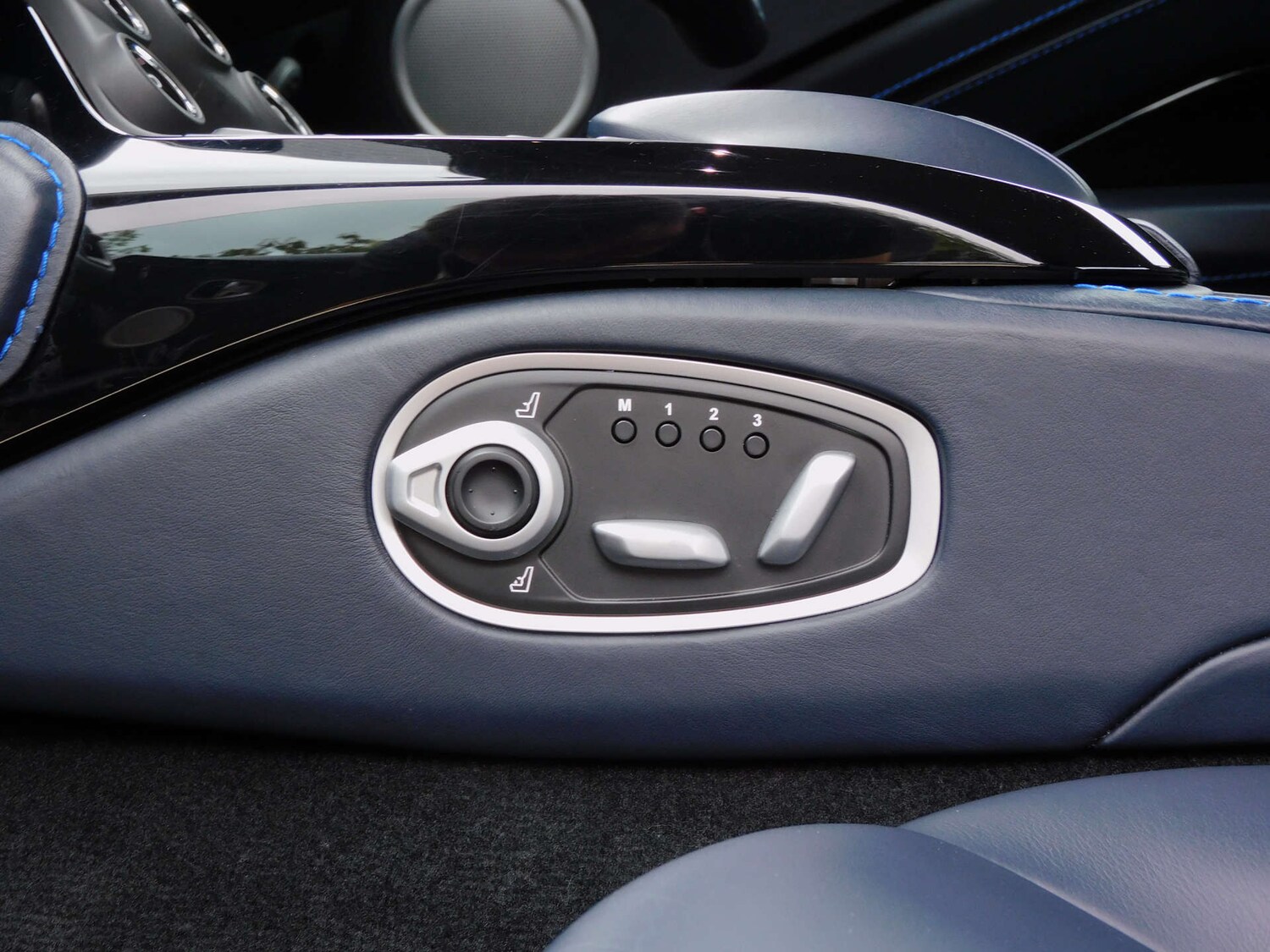 Used Aston Martin Vantage 2019 for sale - 76601142: Photo 39