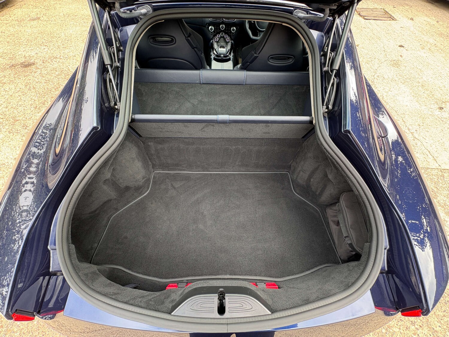 Used Aston Martin Vantage 2019 for sale - 76601142: Photo 53