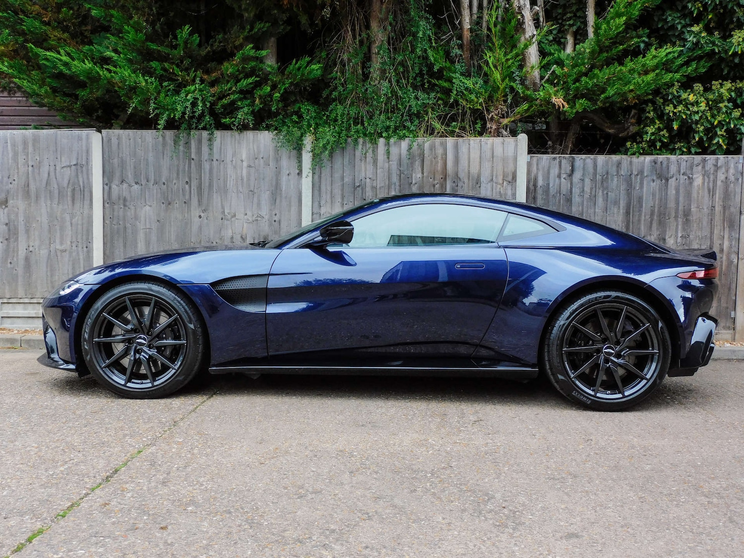 Used Aston Martin Vantage 2019 for sale - 76601142: Photo 6