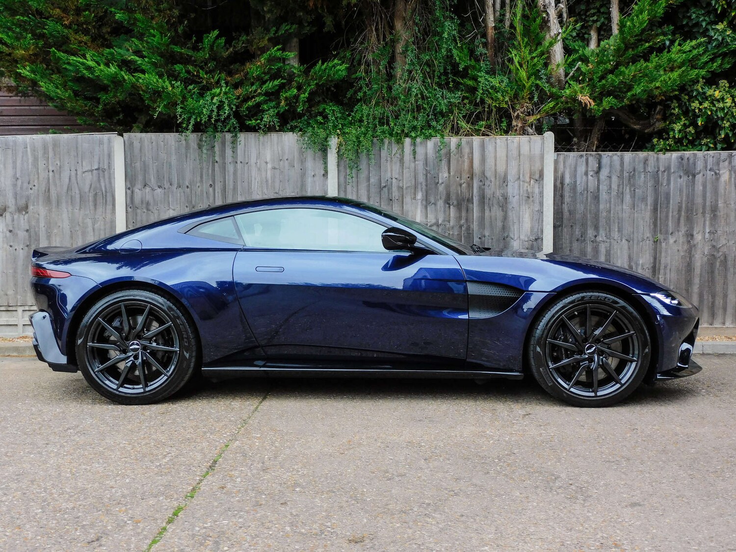 Used Aston Martin Vantage 2019 for sale - 76601142: Photo 8
