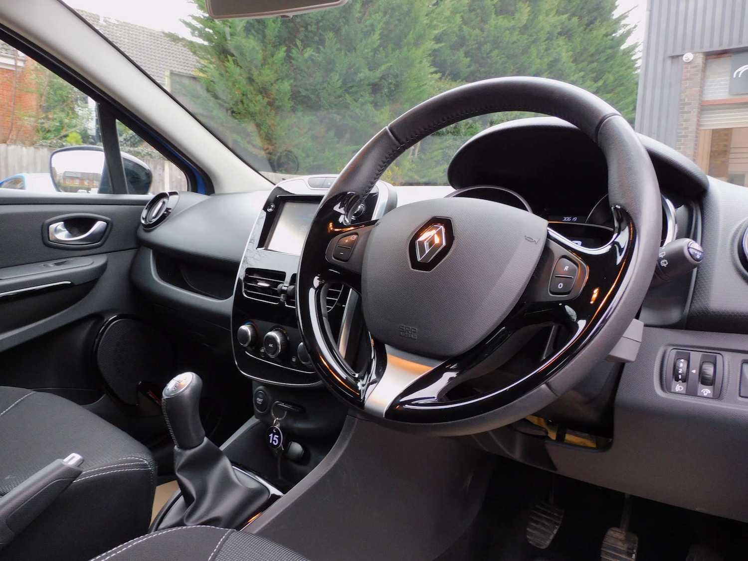 Used Renault Clio 2015 for sale - 77288541: Photo 15