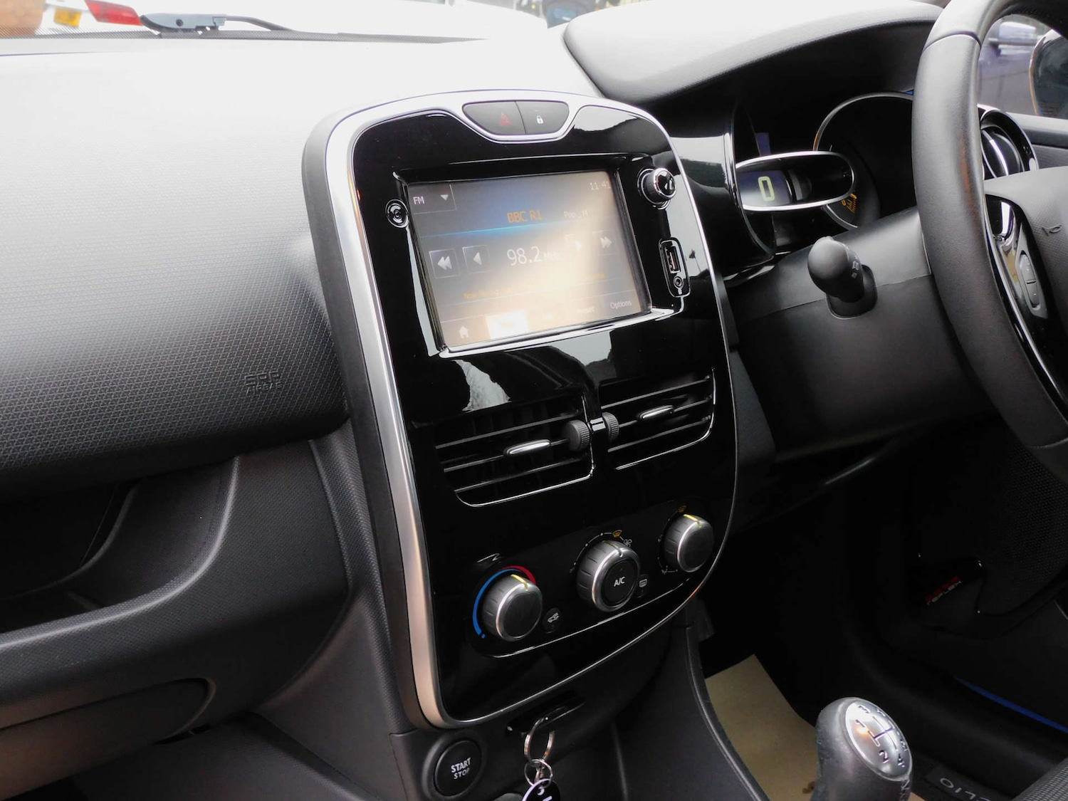 Used Renault Clio 2015 for sale - 77288541: Photo 24