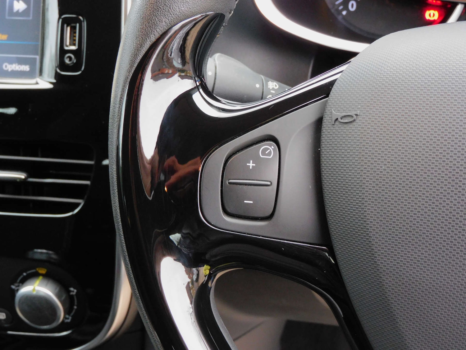 Used Renault Clio 2015 for sale - 77288541: Photo 31