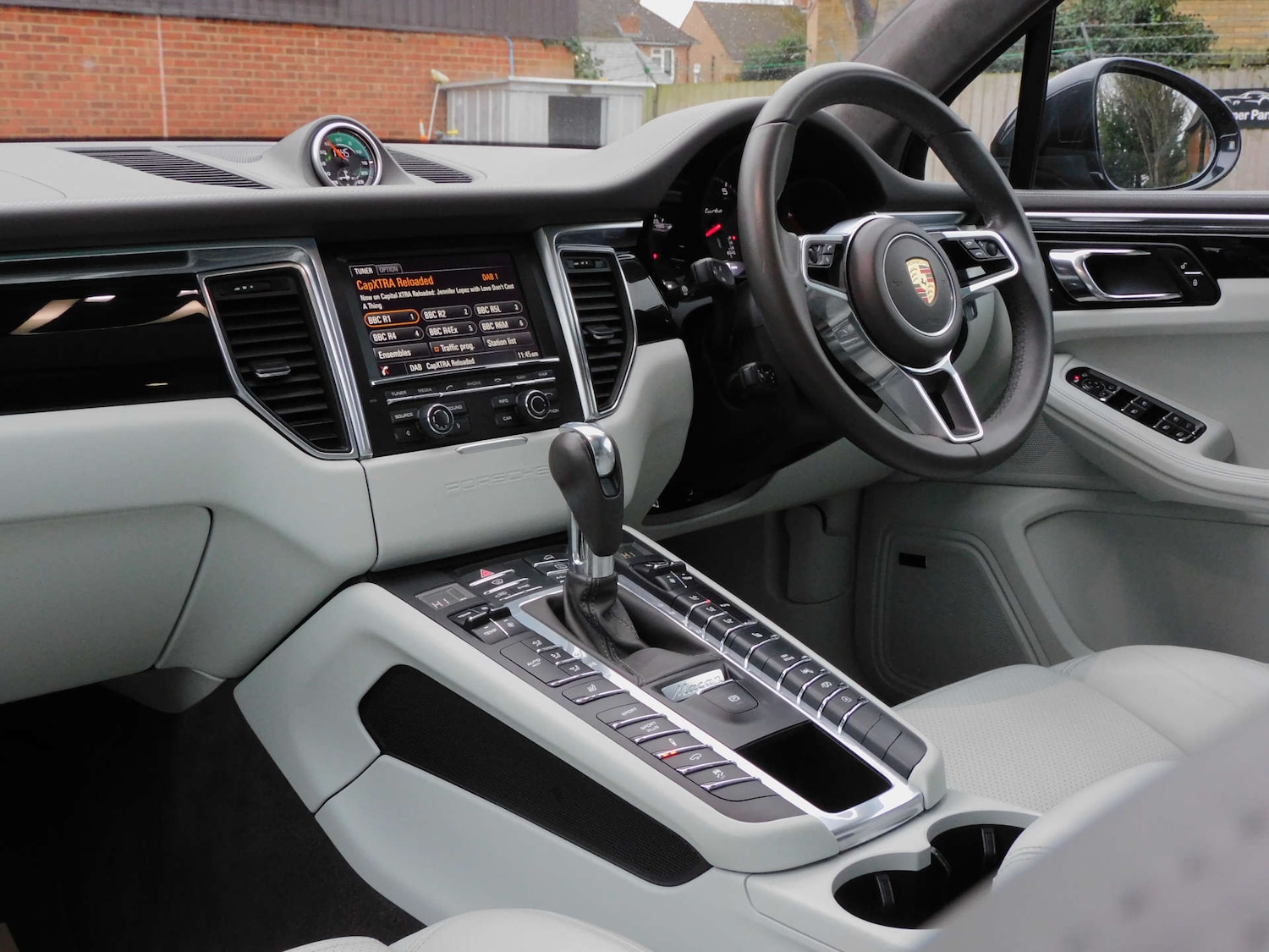 Used Porsche Macan 2015 for sale - 77022410: Photo 31