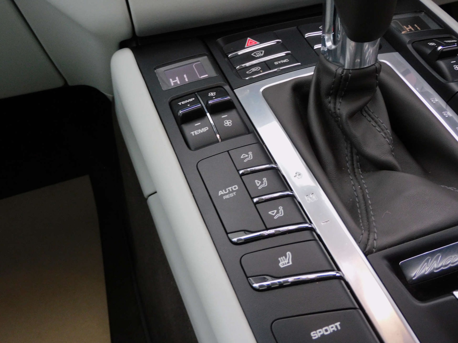 Used Porsche Macan 2015 for sale - 77022410: Photo 43