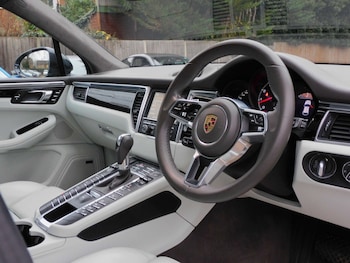 Used Porsche Macan 2015 for sale - 77022410: Photo