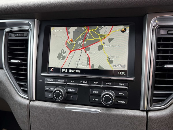 Used Porsche Macan 2015 for sale - 76275304: Photo 32
