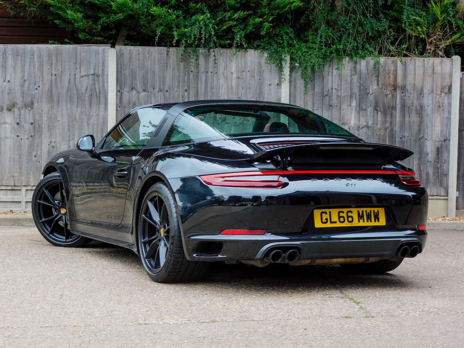 Used Porsche 911 2016 for sale - 76829763: Photo 2