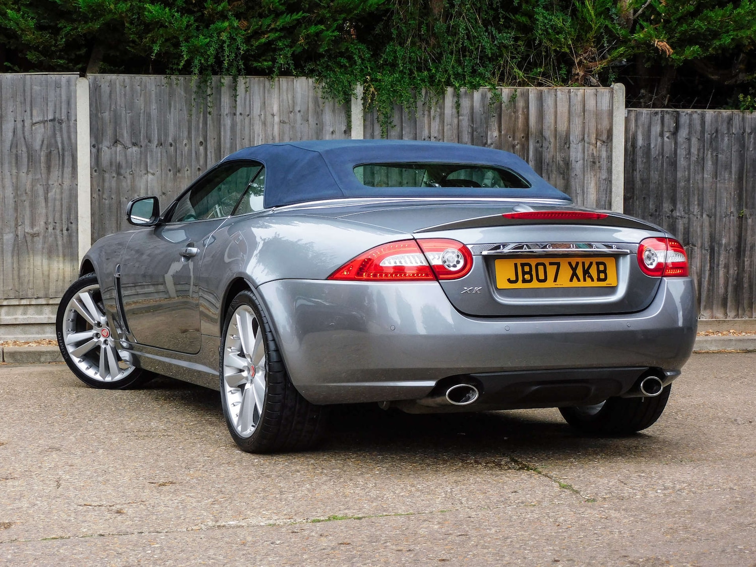 Used Jaguar XK 2010 for sale - 76278667: Photo 2