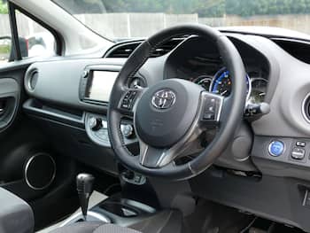 Used Toyota Yaris 2017 for sale - 79662650: Photo