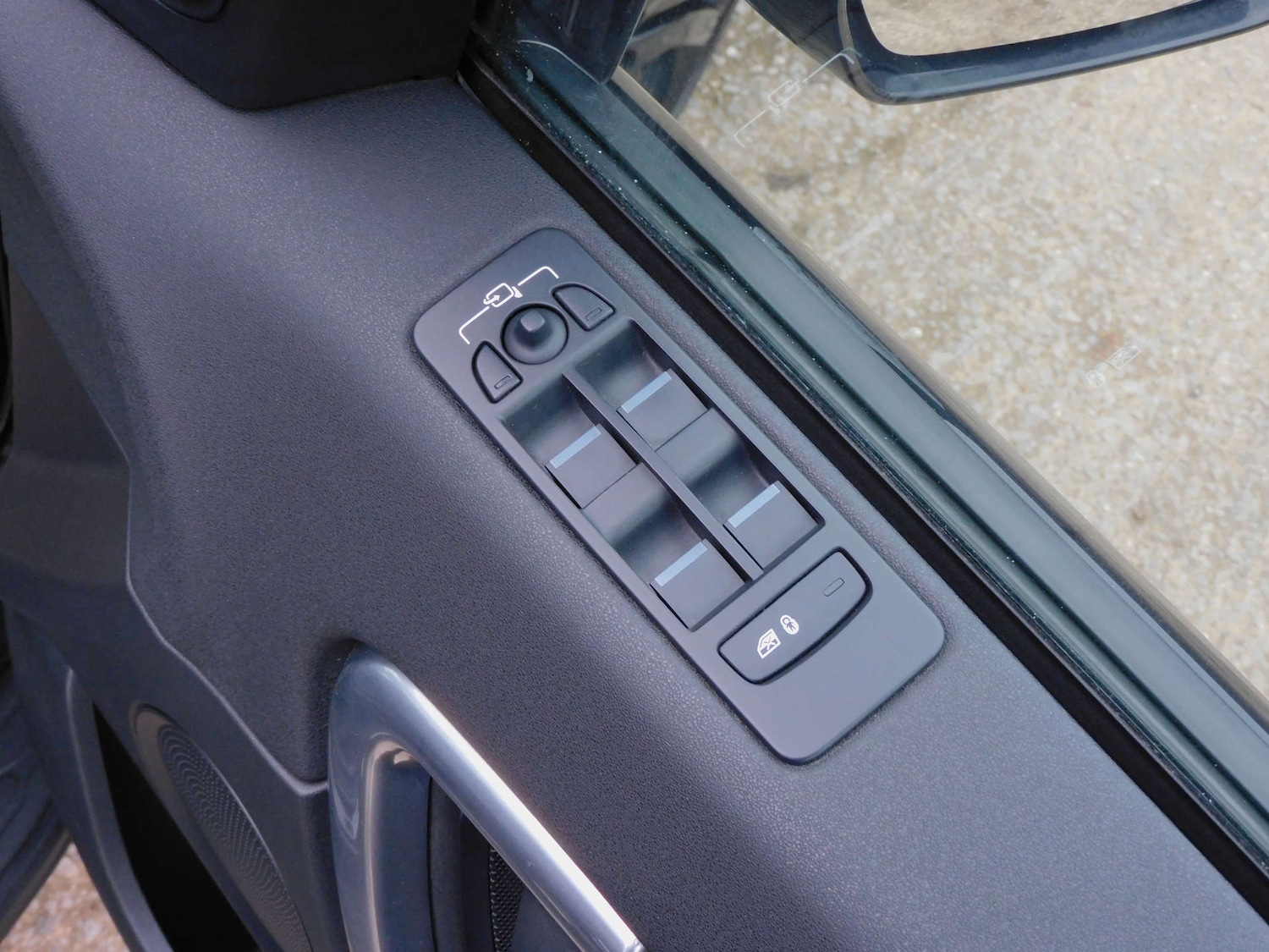 Used Land Rover Discovery Sport 2015 for sale - 77420197: Photo 25