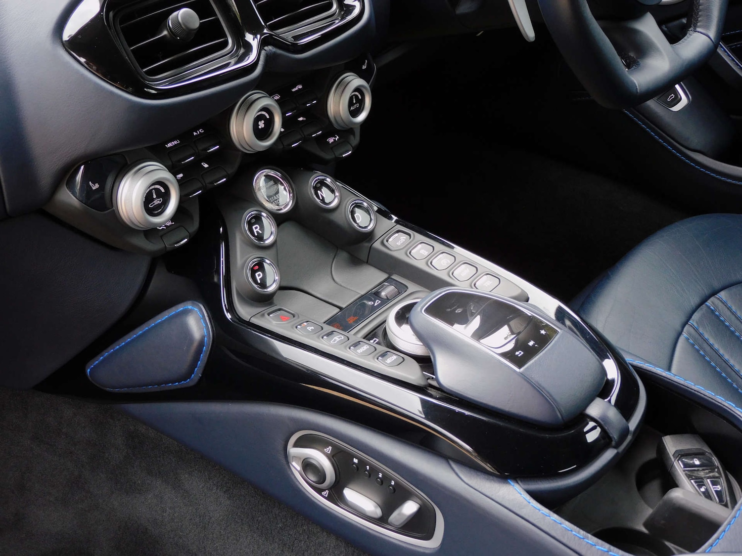 Used Aston Martin Vantage 2019 for sale - 77035669: Photo 29