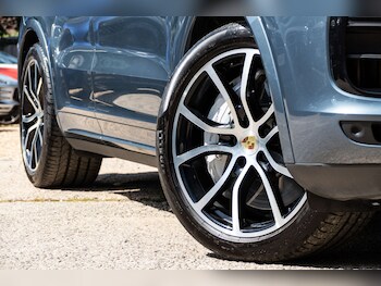 Used Porsche Cayenne 2018 for sale - 78986323: Photo