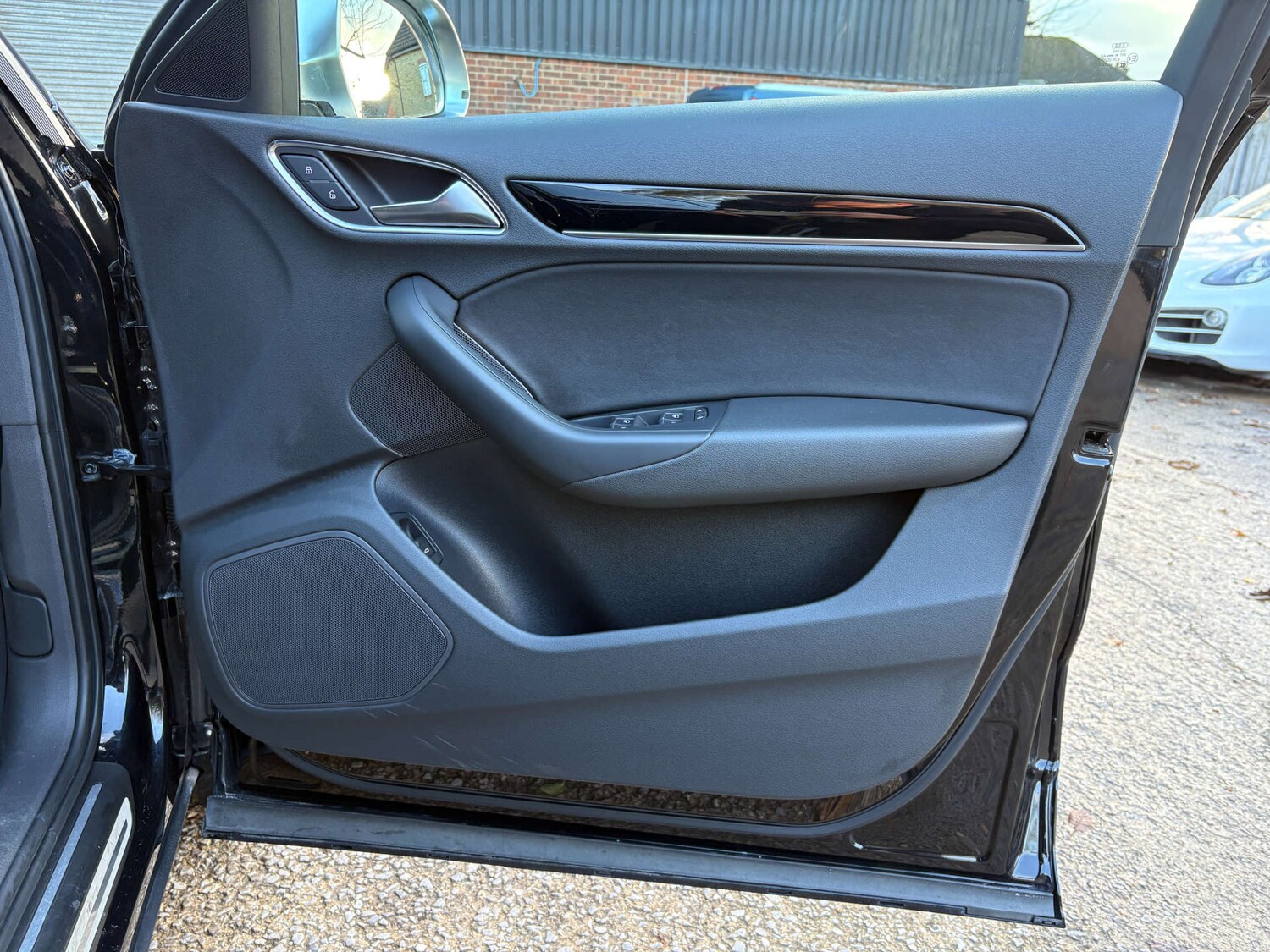 Used Audi RS Q3 2015 for sale - 76629645: Photo 23