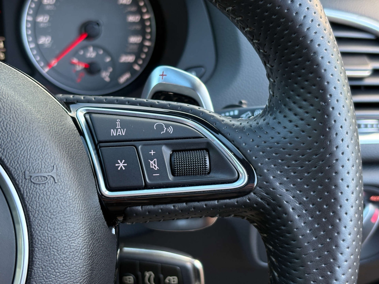 Used Audi RS Q3 2015 for sale - 76629645: Photo 35