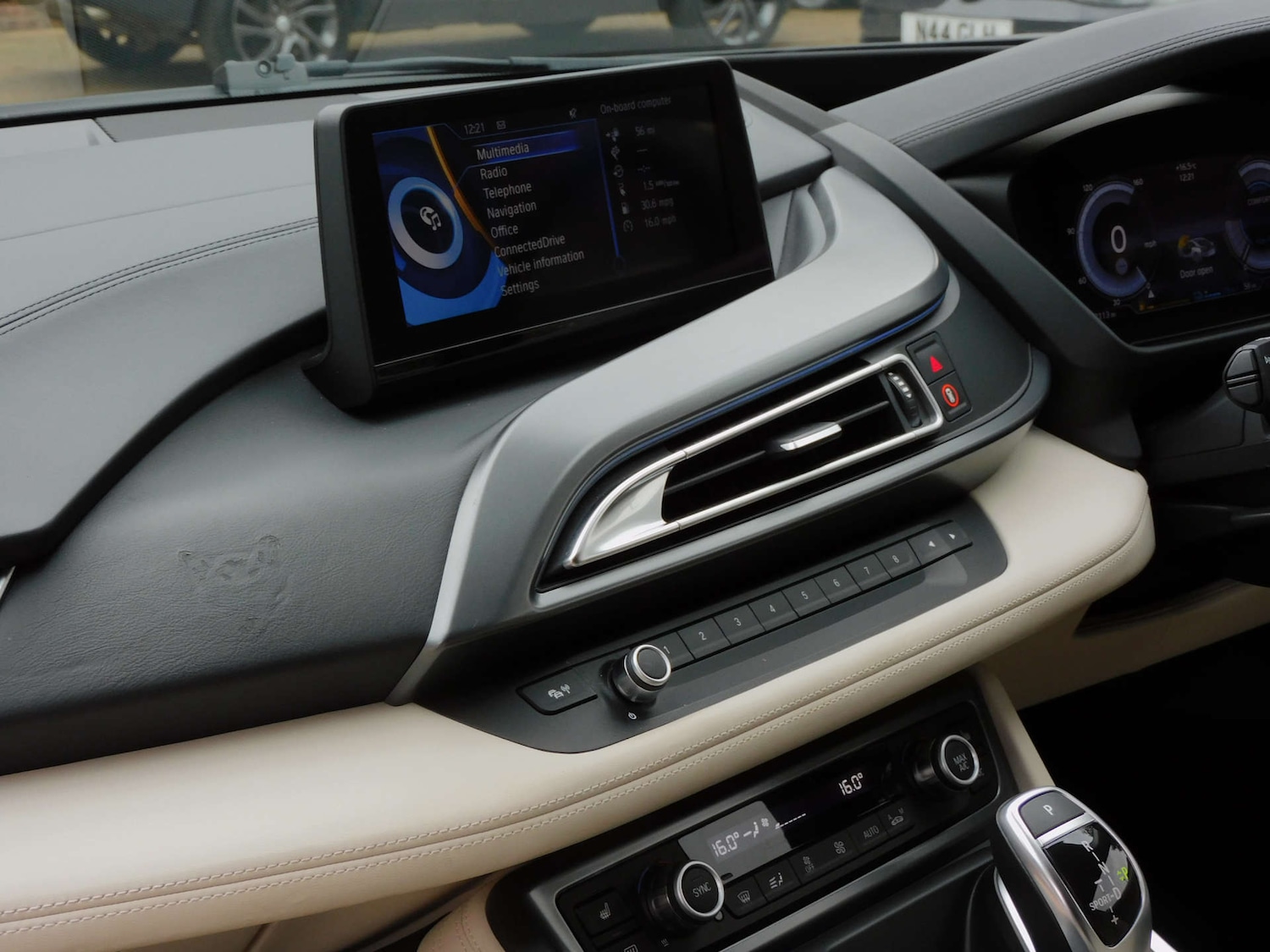 Used BMW i8 2016 for sale - 76278360: Photo 28