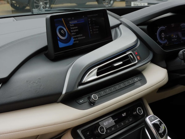 Used BMW i8 2016 for sale - 76278360: Photo 28